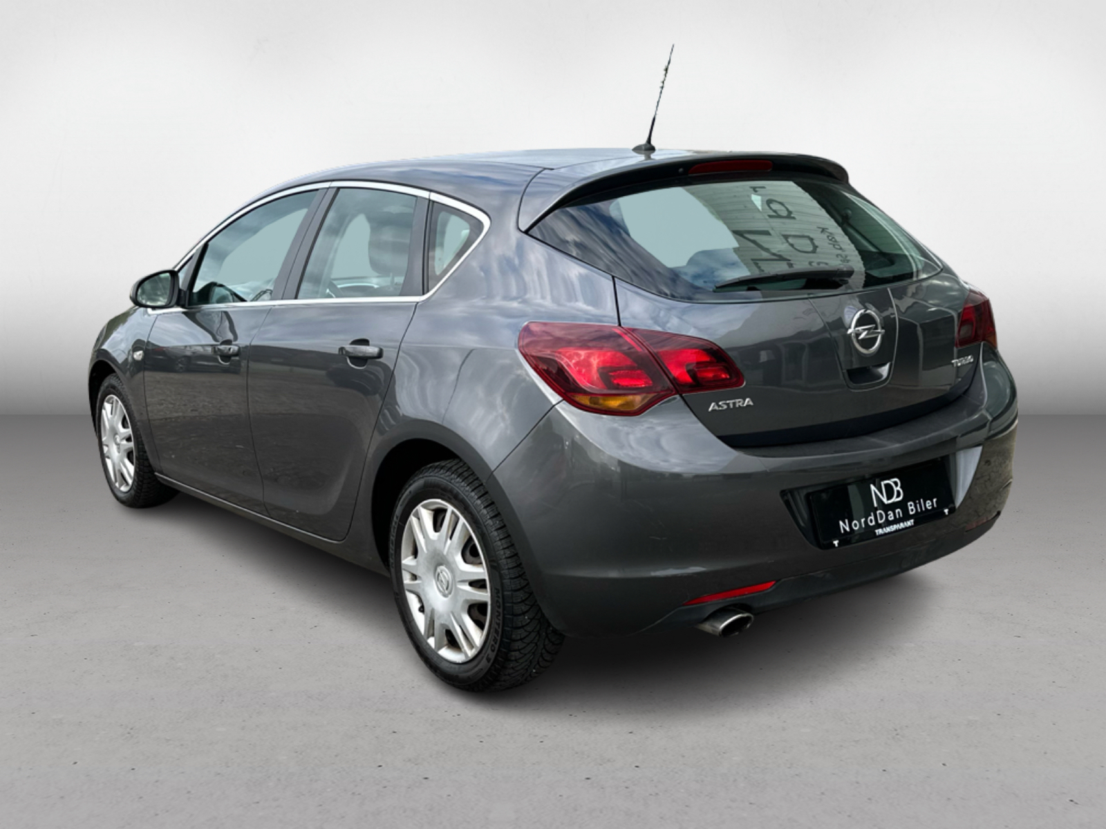 3Opel_astra_BackL_1746896194492