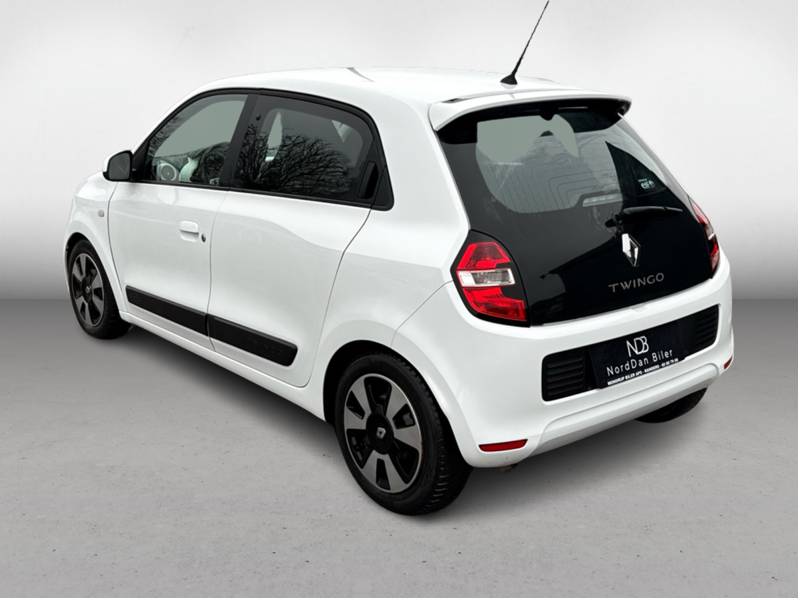 3Renault_twingo_BackL_1772194402224